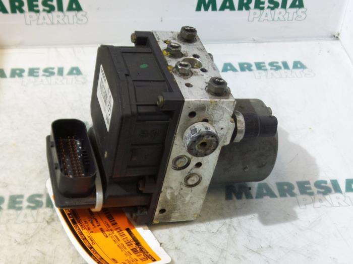 Usagé Pompe ABS Fiat Stilo (192A/B) 2.4 20V Abarth 3-Drs. Prix € 75,00 Règlement à la marge proposé par Maresia Parts