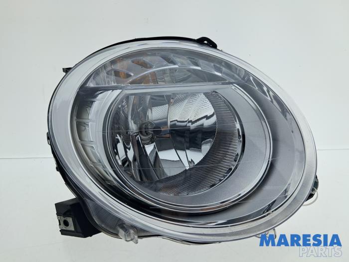 Używane Reflektor prawy Fiat 500C (312) 0.9 TwinAir 85 Cena € 75,00 Procedura marży oferowane przez Maresia Parts