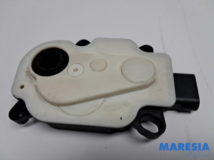 Begagnade Lufttratt Renault Twingo III (AH) 1.0 SCe 70 12V Pris € 30,00 Marginaltabell erbjuds av Maresia Parts
