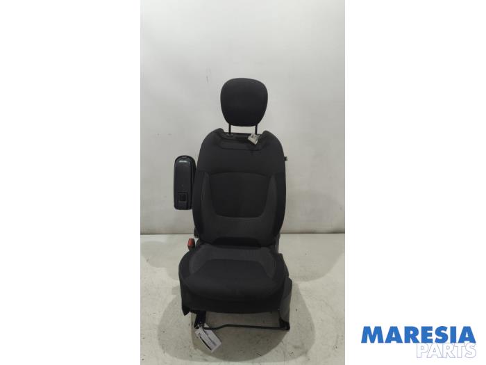 Używane Fotel lewy Renault Captur I (2R) 0.9 Energy TCE 12V Cena € 175,00 Procedura marży oferowane przez Maresia Parts