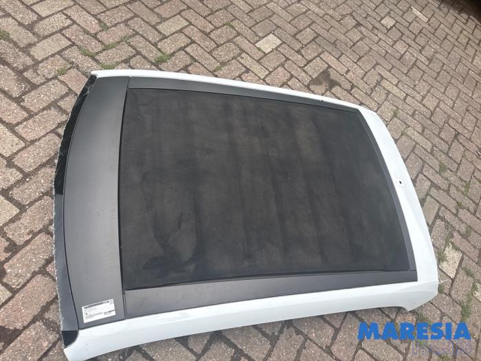 Używane Miekki dach cabrio Renault Twingo III (AH) 1.0 SCe 70 12V Cena € 495,00 Procedura marży oferowane przez Maresia Parts
