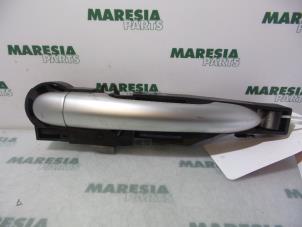 Used Rear door handle 4-door, right Renault Modus/Grand Modus (JP) 1.5 dCi 65 FAP Price € 30,00 Margin scheme offered by Maresia Parts