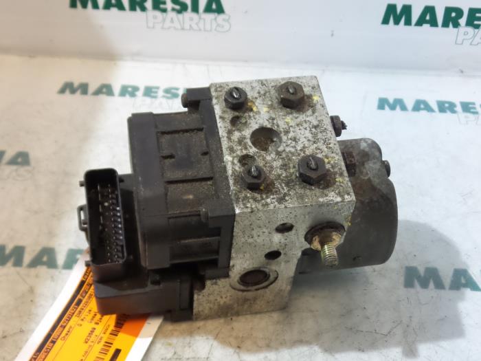Usagé Bloc ABS Alfa Romeo 156 (932) 2.0 Twin Spark 16V Prix € 45,00 Règlement à la marge proposé par Maresia Parts