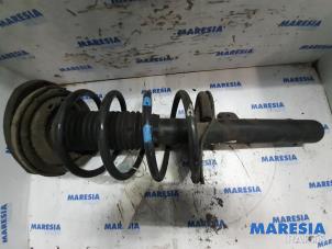 Used Front shock absorber rod, left Peugeot 206 SW (2E/K) 1.4 Price € 30,00 Margin scheme offered by Maresia Parts
