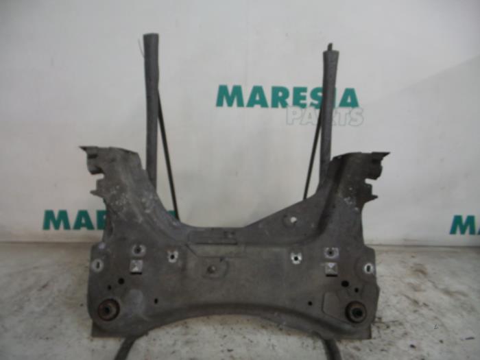 Usagé Faux châssis Renault Clio III (BR/CR) 1.6 16V Prix € 49,95 Règlement à la marge proposé par Maresia Parts