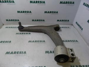 Usagé Bras de suspension bas avant gauche Fiat Croma (194) 1.9 JTD Multijet 16V Prix € 35,00 Règlement à la marge proposé par Maresia Parts