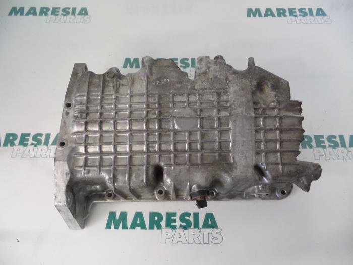 Usagé Couvercle carter Renault Vel Satis (BJ) 3.0 dCi V6 24V Prix € 105,00 Règlement à la marge proposé par Maresia Parts