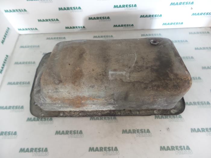 Usagé Couvercle carter Fiat Scudo (220Z) 1.9 TD Prix € 60,50 Prix TTC proposé par Maresia Parts
