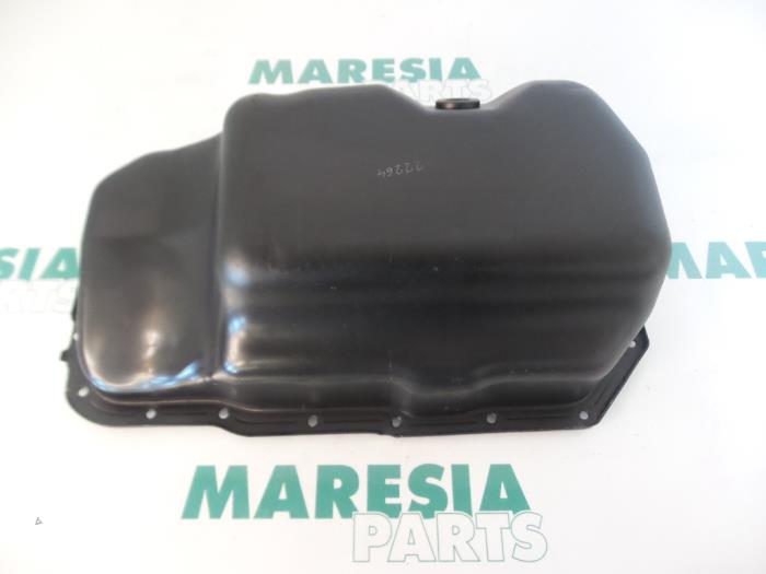 Usagé Couvercle carter Peugeot 306 Break (7E) 1.6i XR,XT,ST Prix € 25,00 Règlement à la marge proposé par Maresia Parts