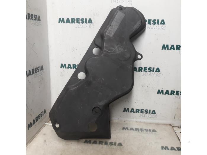 Usagé Couvercle de distribution Renault Vel Satis (BJ) 3.0 dCi V6 24V Prix € 20,00 Règlement à la marge proposé par Maresia Parts