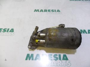 Używane Uchwyt filtra oleju Renault Vel Satis (BJ) 2.2 dCi 150 16V Cena € 50,00 Procedura marży oferowane przez Maresia Parts