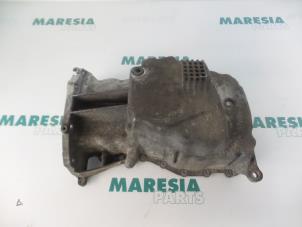 Used Sump Renault Scénic II (JM) 1.5 dCi 80 Price € 30,00 Margin scheme offered by Maresia Parts