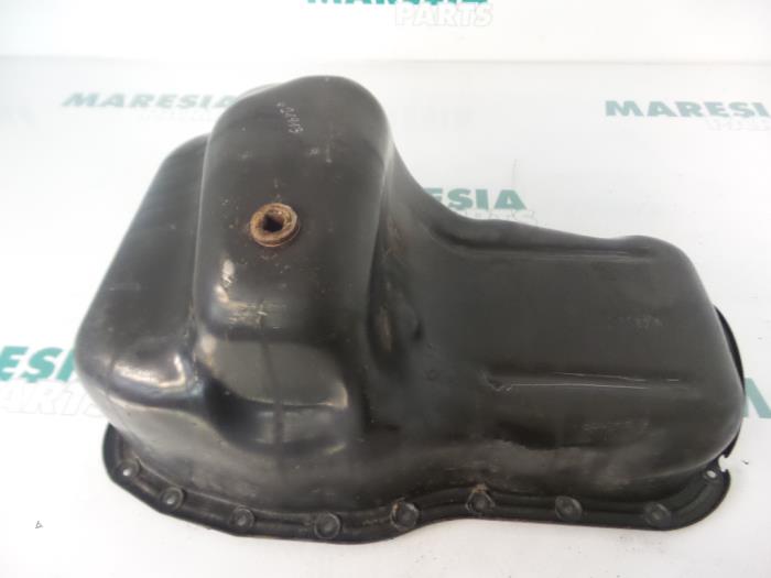 Usagé Couvercle carter Renault Megane Scénic (JA) 1.6 RT Prix € 35,00 Règlement à la marge proposé par Maresia Parts
