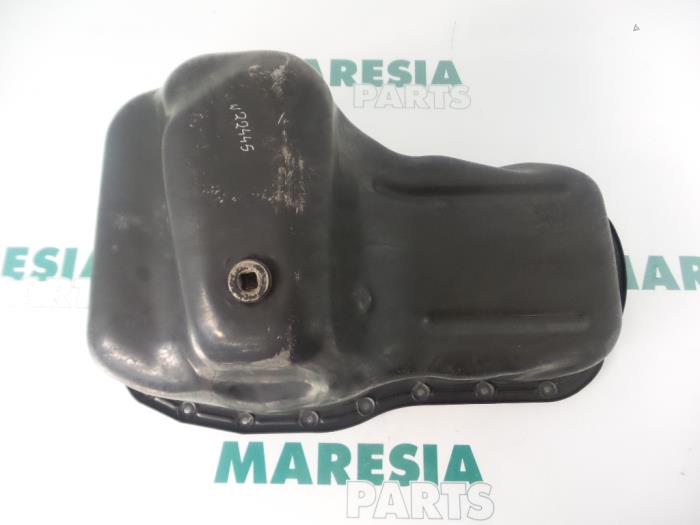 Usagé Couvercle carter Renault Megane Classic (LA) 1.6i RN,RT,Alizé Prix € 35,00 Règlement à la marge proposé par Maresia Parts