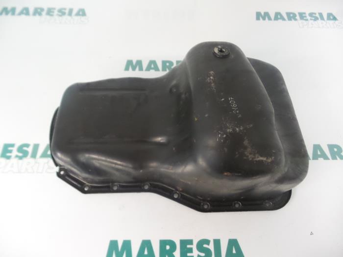 Usagé Couvercle carter Renault Megane Coupé (DA) 1.6i Prix € 35,00 Règlement à la marge proposé par Maresia Parts