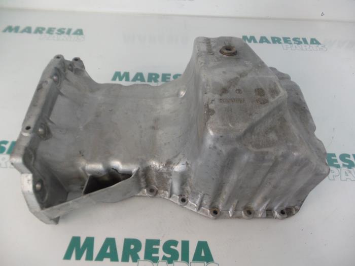 Usagé Couvercle carter Renault Megane Coupé (DA) 1.6i Prix € 50,00 Règlement à la marge proposé par Maresia Parts