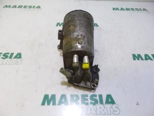 Usados Soporte de filtro de aceite Renault Espace (JK) 2.2 dCi 16V Precio € 50,00 Norma de margen ofrecido por Maresia Parts