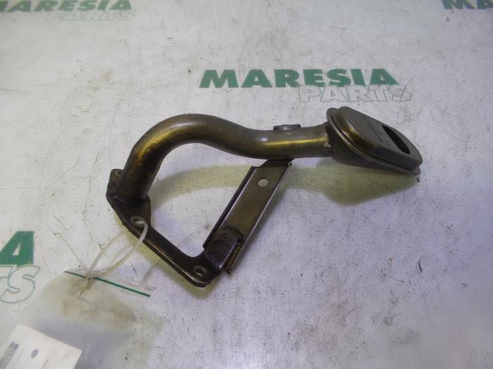 Używane Pompa oleju Peugeot 607 (9D/U) 2.2 16V Cena € 25,00 Procedura marży oferowane przez Maresia Parts