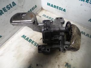 Used Oil pump Peugeot 407 SW (6E) 2.0 HDiF 16V Price € 50,00 Margin scheme offered by Maresia Parts