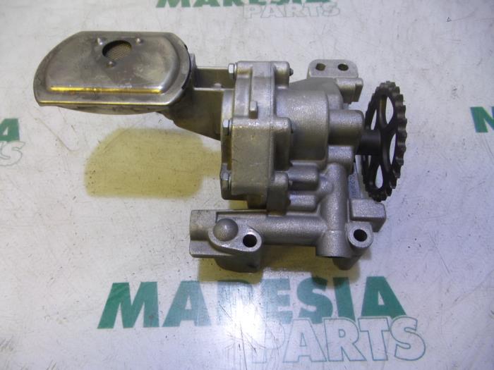 Używane Pompa oleju Fiat Scudo (220Z) 2.0 JTD 16V Cena € 127,05 Z VAT oferowane przez Maresia Parts