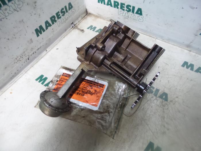 Gebrauchte Ölpumpe Renault Clio II (BB/CB) 1.6 Autom. Preis € 50,00 Margenregelung angeboten von Maresia Parts