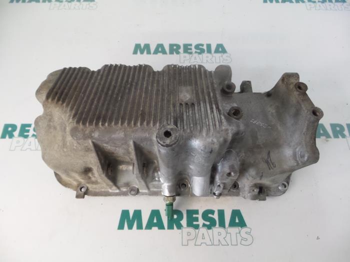 Usagé Couvercle carter Fiat Stilo (192A/B) 1.9 JTD 80 Prix € 75,00 Règlement à la marge proposé par Maresia Parts