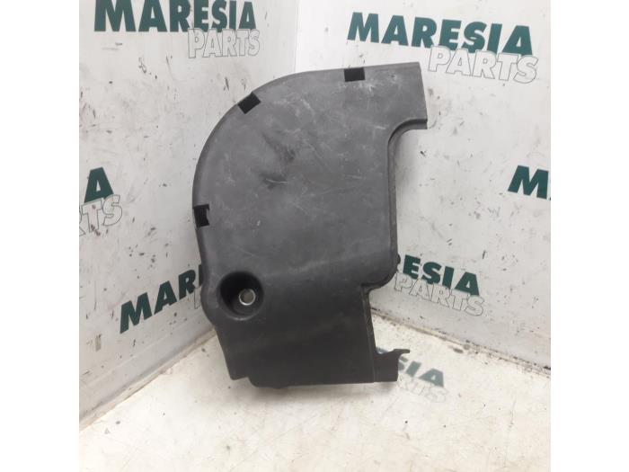 Usagé Couvercle de distribution Fiat Punto II (188) 1.4 16V Prix € 15,00 Règlement à la marge proposé par Maresia Parts