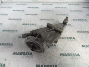 Used Oil filter holder Peugeot 407 SW (6E) 2.0 HDiF 16V Price € 40,00 Margin scheme offered by Maresia Parts
