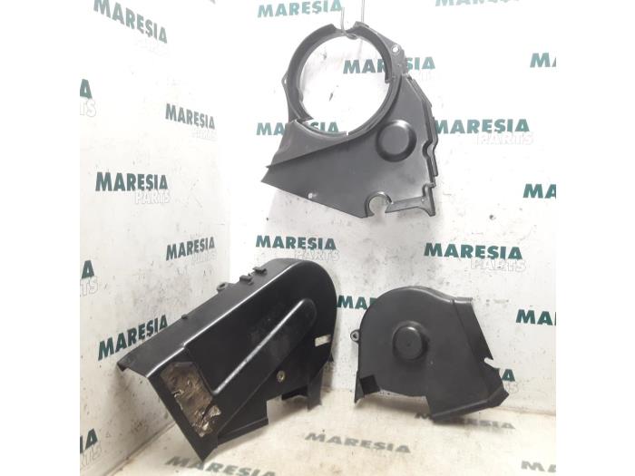 Usagé Couvercle de distribution Peugeot Expert (222/224) 1.9TD Prix € 20,00 Règlement à la marge proposé par Maresia Parts