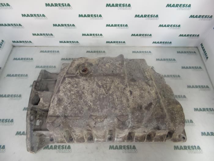 Usagé Couvercle carter Renault Laguna II Grandtour (KG) 1.8 16V Prix € 30,00 Règlement à la marge proposé par Maresia Parts