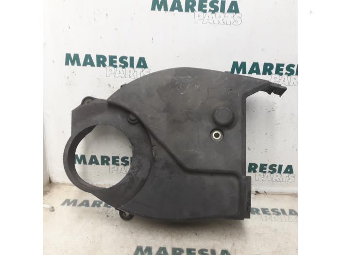 Usagé Couvercle de distribution Renault Megane Break/Grandtour (KA) 1.4 16V Prix € 15,00 Règlement à la marge proposé par Maresia Parts