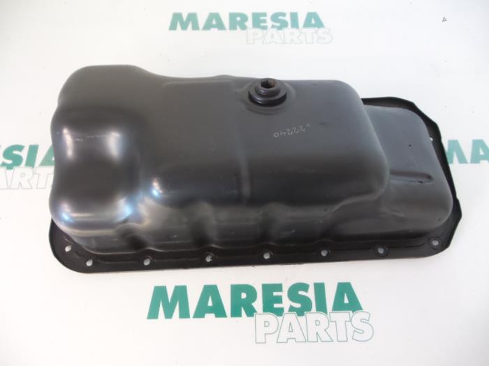 Usagé Couvercle carter Fiat Palio Weekend (178D) 1.6 16V Prix € 25,00 Règlement à la marge proposé par Maresia Parts