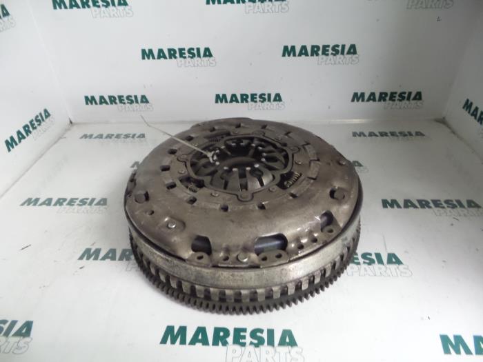 Begagnade Svänghjul Renault Laguna Pris € 105,00 Marginaltabell erbjuds av Maresia Parts