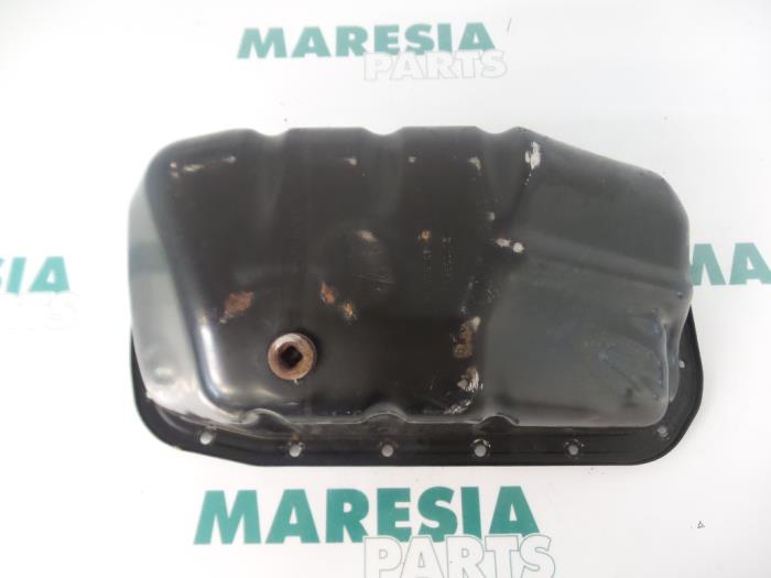 Usagé Couvercle carter Renault Twingo Prix € 35,00 Règlement à la marge proposé par Maresia Parts