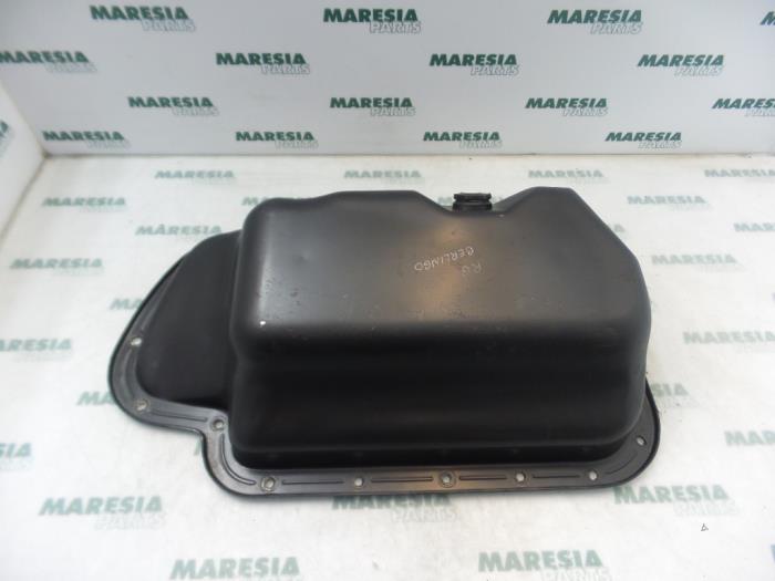 Usagé Couvercle carter Citroen Berlingo Prix € 40,00 Règlement à la marge proposé par Maresia Parts
