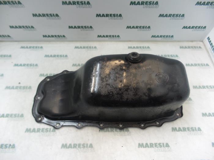 Usagé Couvercle carter Fiat Stilo (192A/B) 1.2 16V 3-Drs. Prix € 25,00 Règlement à la marge proposé par Maresia Parts