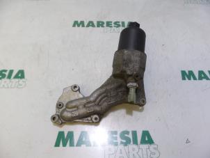 Usados Soporte de filtro de aceite Peugeot 206 CC (2D) 1.6 16V Precio € 35,00 Norma de margen ofrecido por Maresia Parts