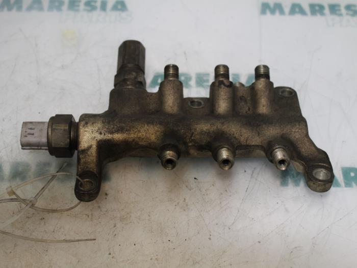 Usagé Système d'injection Renault Vel Satis (BJ) 3.0 dCi V6 24V Prix € 105,00 Règlement à la marge proposé par Maresia Parts