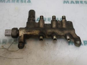 Used Fuel injector nozzle Renault Vel Satis (BJ) 3.0 dCi V6 24V Price € 105,00 Margin scheme offered by Maresia Parts