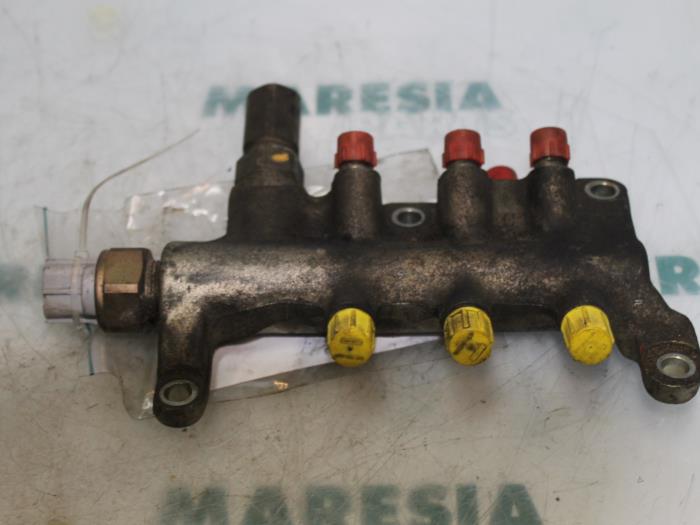 Usagé Système d'injection Renault Vel Satis (BJ) 3.0 dCi V6 24V Prix € 60,00 Règlement à la marge proposé par Maresia Parts