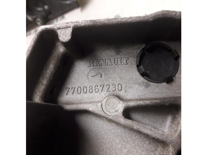 Timing cover from a Renault Twingo (C06) 1.2 2000