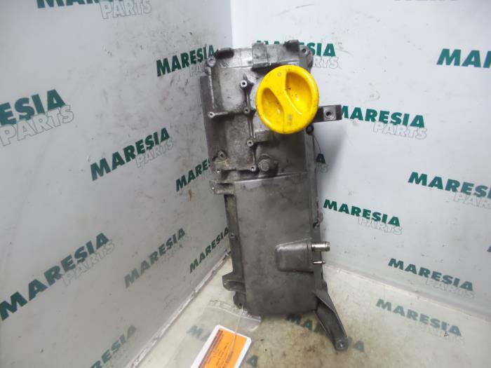 Usagé Couvercle soupapes Renault Clio II (BB/CB) 1.6 Autom. Prix € 65,00 Règlement à la marge proposé par Maresia Parts
