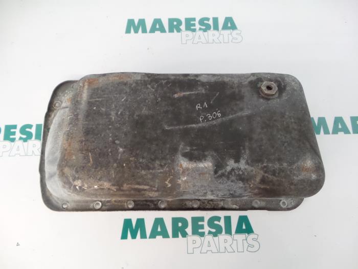 Usagé Couvercle carter Peugeot 306 Prix € 50,00 Règlement à la marge proposé par Maresia Parts