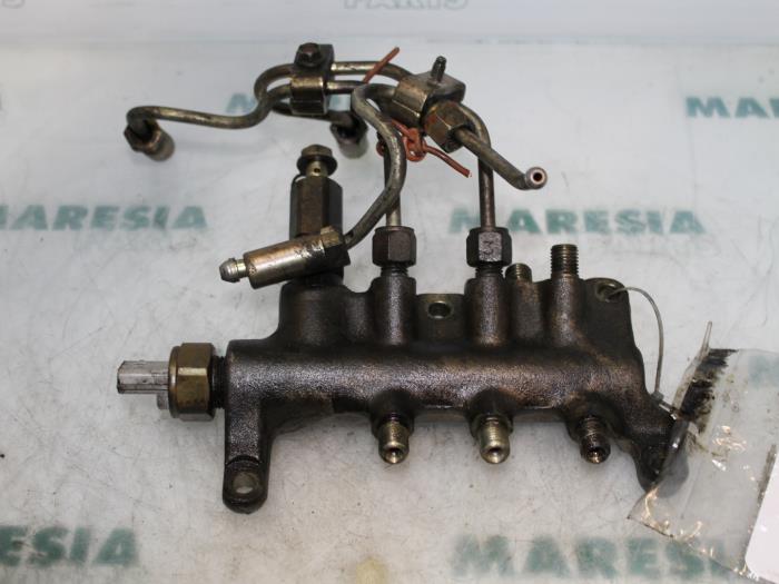 Usagé Système d'injection Renault Espace (JK) 3.0 dCi V6 24V Prix € 65,00 Règlement à la marge proposé par Maresia Parts