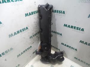 Used Rocker cover Citroen C5 I Berline (DC) 2.2 HDi 16V FAP Price € 40,00 Margin scheme offered by Maresia Parts