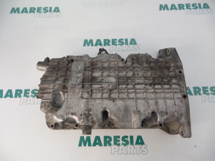 Usagé Couvercle carter Renault Espace (JK) 3.0 dCi V6 24V Grand Espace Prix € 105,00 Règlement à la marge proposé par Maresia Parts