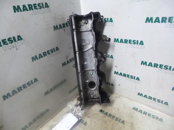 Ventildeckel van een Fiat Marea (185AX) 1.9 Tds 100 ELX 1998