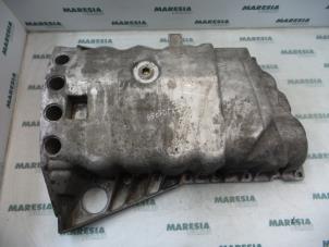 Usagé Couvercle carter Renault Trafic New (FL) 1.9 dCi 82 16V Prix € 36,30 Prix TTC proposé par Maresia Parts
