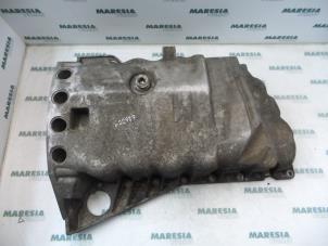 Usagé Couvercle carter Renault Trafic New (FL) 1.9 dCi 82 16V Prix € 30,00 Règlement à la marge proposé par Maresia Parts