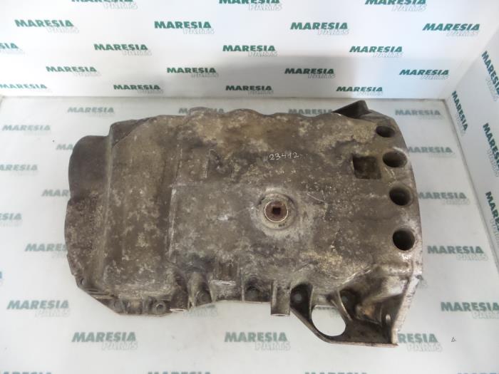 Gebrauchte Ölwanne Renault Trafic New (FL) 1.9 dCi 100 16V Preis € 36,30 Mit Mehrwertsteuer angeboten von Maresia Parts